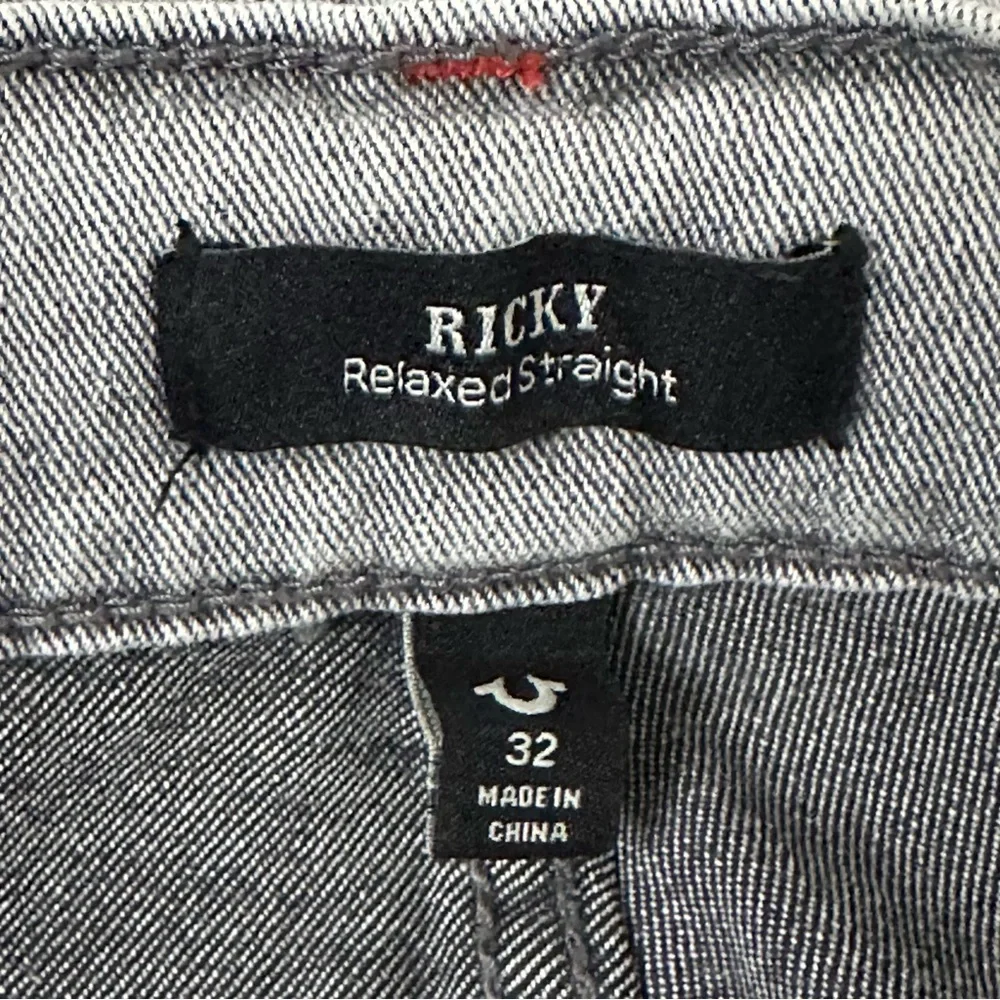 NEW True Religion The Ricky Relaxed Straight Jean Grey Silvery‎ Wash Size 32